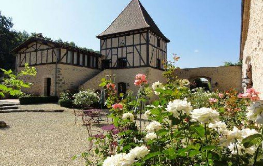 Location de vacances - Chambre d'hôtes à Saint-Pierre de Caubel - Le Pigeonnier et la cour