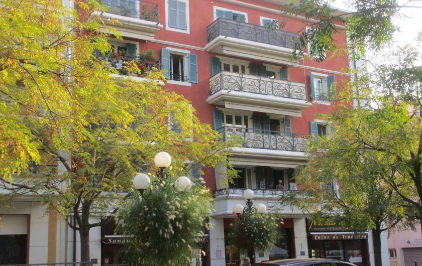 Location de vacances - Appartement à Cagnes-sur-Mer - Vue Immeuble