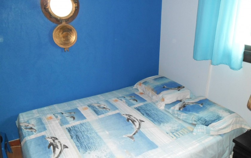 Location de vacances - Appartement à Six-Fours-les-Plages - CHAMBRE BATEAU avec grande penderie