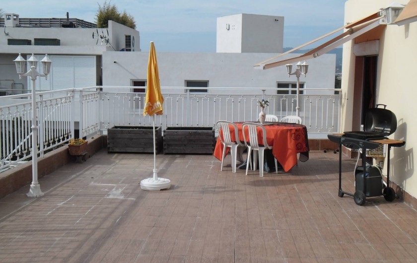 Location de vacances - Appartement à Six-Fours-les-Plages - terrasseavec petite vue sur mer