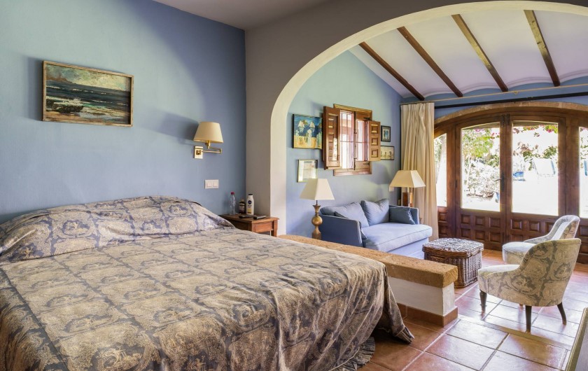 Location de vacances - Villa à Xàbia - CHAMBRE KING SIZE AVEC COIN SALON