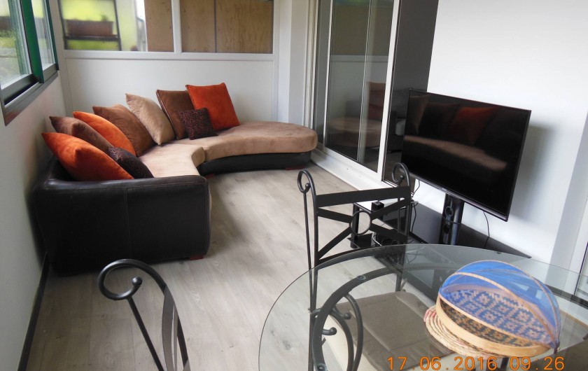 Location de vacances - Appartement à Bidart - Coté repos , T.V. (terrasse)