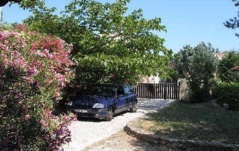 Location de vacances - Villa à Istres - Parking privé