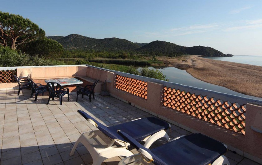 Location de vacances - Bungalow - Mobilhome à Sainte-Lucie de Porto-Vecchio - terrasse villa 14 pers
