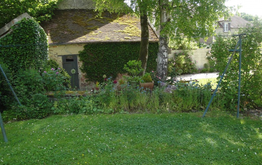 Location de vacances - Chambre d'hôtes à Saint-Loup-de-Naud - Petit cabanon recouvert de lierre