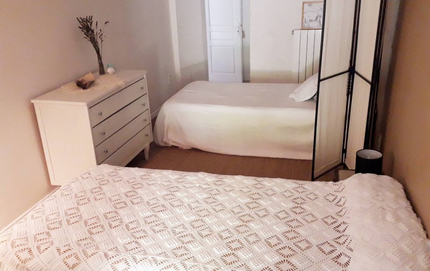 Location de vacances - Gîte à Lendou-en-Quercy - Chambre des Lutins au RDC coté suite