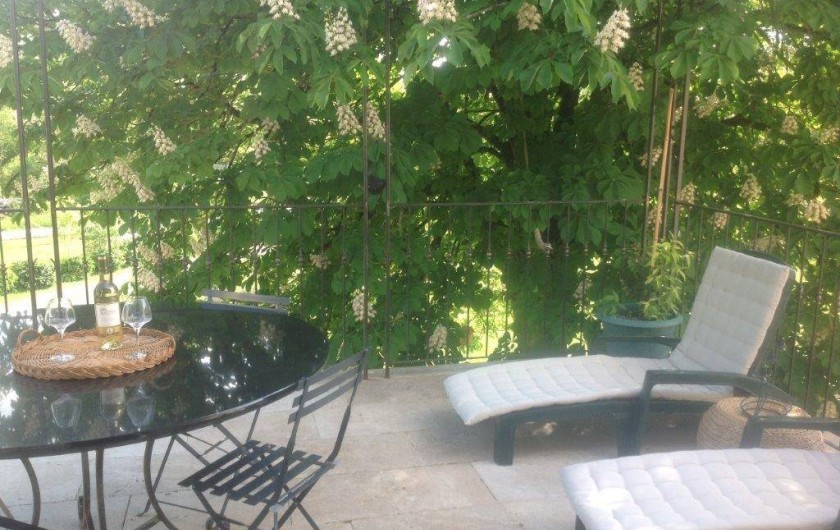 Location de vacances - Gîte à Lendou-en-Quercy - terrasse à l'étage
