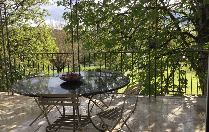 Location de vacances - Gîte à Lendou-en-Quercy - terrasse de 20m2 à l'étage au sud ouest