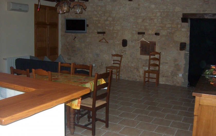 Location de vacances - Maison - Villa à Fréville-du-Gâtinais - Salle on peut voir les pierres apparentes