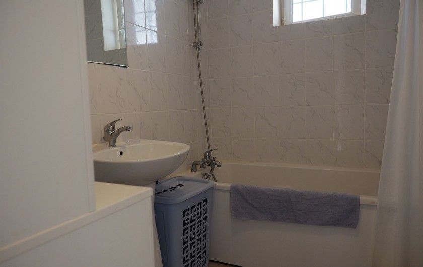 Location de vacances - Appartement à Merville-Franceville-Plage - S.D.B.