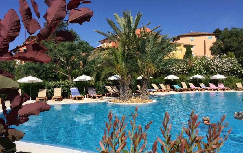 Location de vacances - Appartement à Roquebrune-sur-Argens - piscine