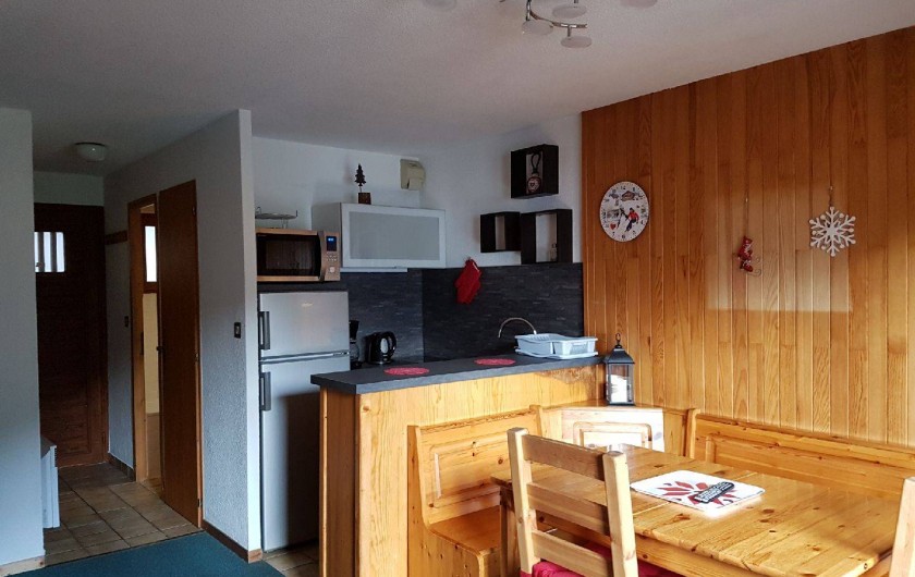 Location de vacances - Appartement à Champagny-en-Vanoise - Cuisine ouverte sur séjour.