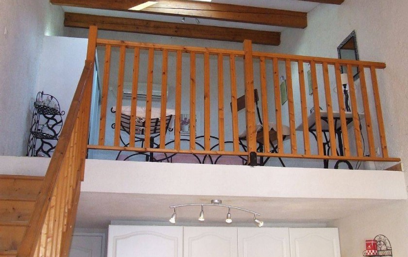 Location de vacances - Appartement à La Cadière-d'Azur - espace nuit avec velux pour contempler les etoiles