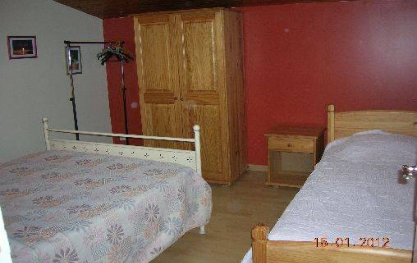 Location de vacances - Gîte à Thénac - Chambre 4 à l'étage, 1 lit de 140 plus 1 lit de 91