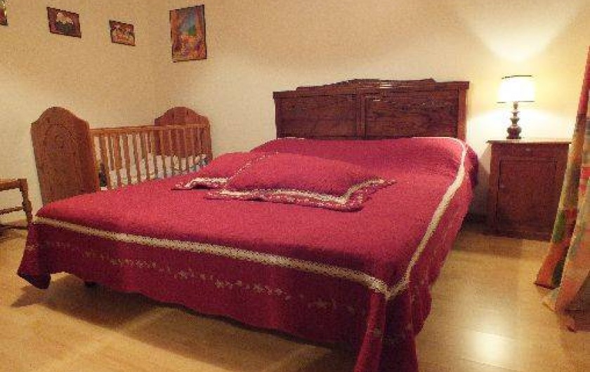 Location de vacances - Gîte à Thénac - Chambre 1 RDC , lit en 160 plus un lit bébé.