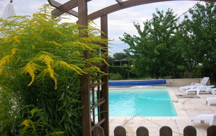 Location de vacances - Gîte à Thénac - Entré de la piscine