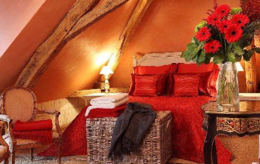 Location de vacances - Villa à Berthenay - Red bedroom Queensize bed & bathroom SUITE Chambre rouge suite parentale