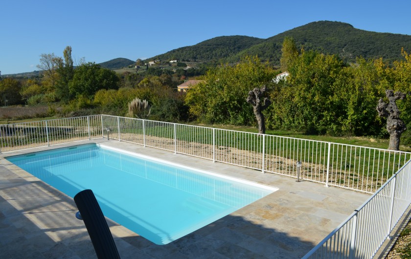 Location de vacances - Villa à Saint-Sauveur-de-Cruzières - Piscine privée et sécurisée avec douche solaire