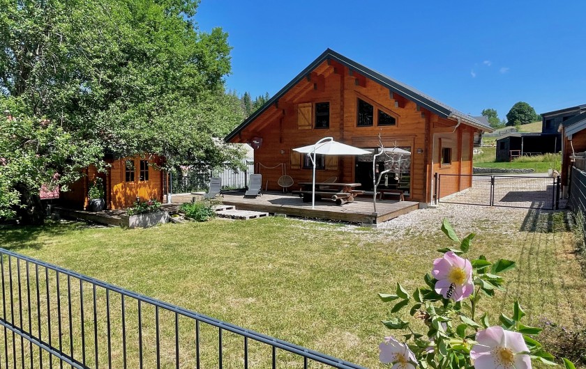 Location de vacances - Chalet à La Pesse - Espace clôturé