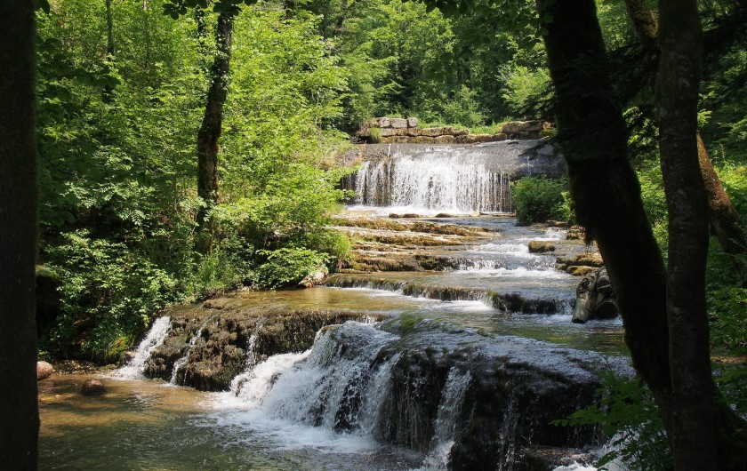 Location de vacances - Chalet à La Pesse - Cascade du Hérisson