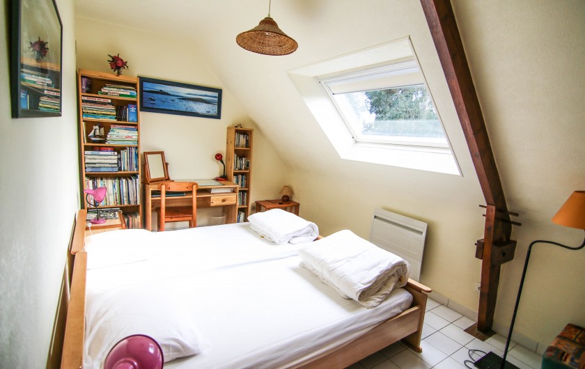Location de vacances - Villa à Cancale - Chambre 3 avec bureau pour télétravailler.