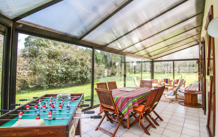 Location de vacances - Villa à Cancale - La grande véranda bien orientée, un lieu de détente très apprécié.