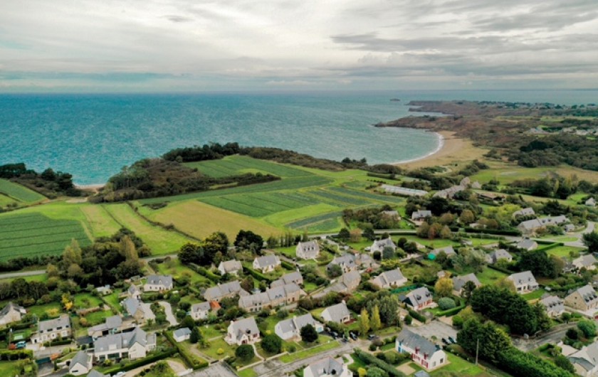 Location de vacances - Villa à Cancale - La résidence et sa proximité par rapport aux plages.