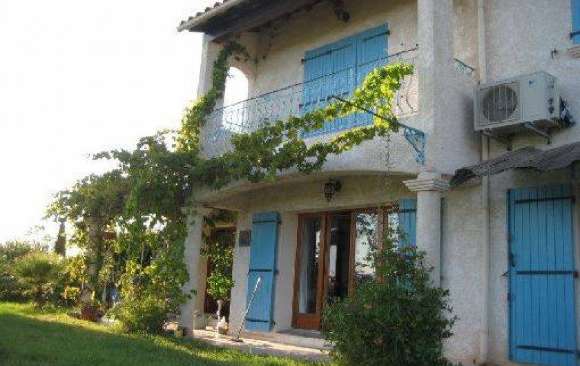 Location de vacances - Appartement à La Londe-les-Maures - balcon 1er étage