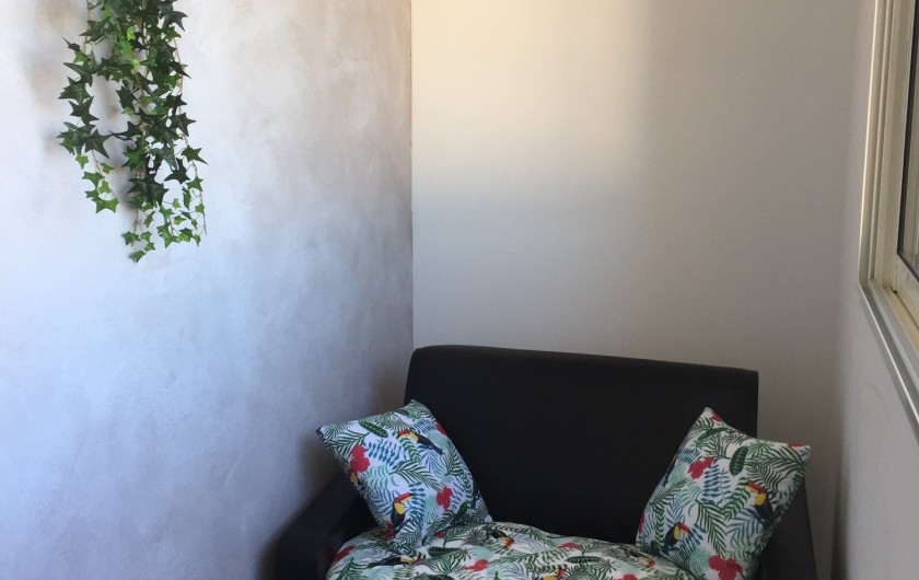 Location de vacances - Appartement à Bormes-les-Mimosas - lit une place dans loggia