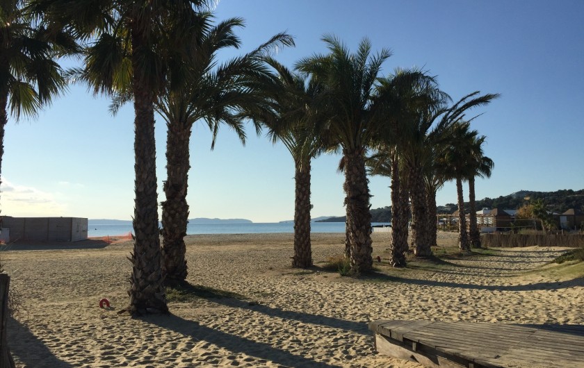 Location de vacances - Appartement à Bormes-les-Mimosas - La plage de la favière