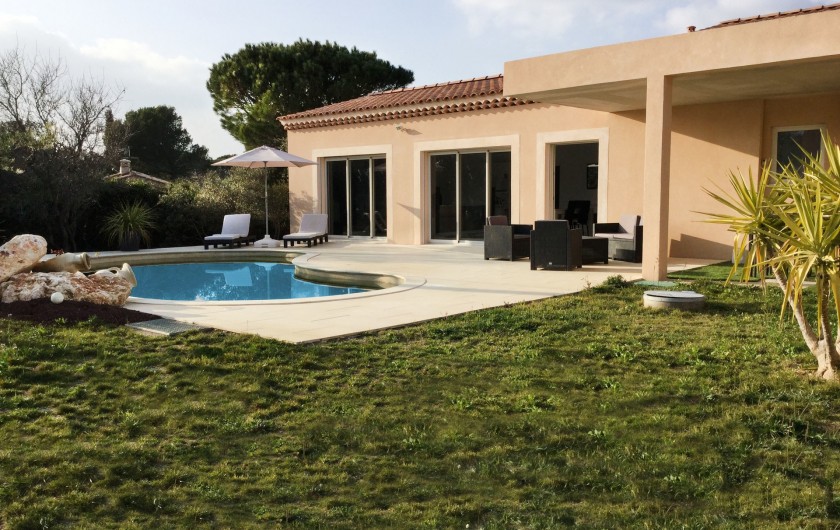 Location de vacances - Villa à Aureille - Jardin de votre location pour 4 personnes