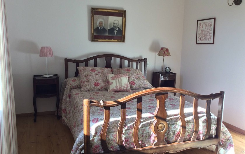 Location de vacances - Gîte à Cournanel - Chambre 1 1er étage avec douche attenante, lit 140 Gîte Alphonse