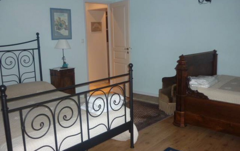 Location de vacances - Gîte à Cournanel - 1er étage Chambre 1 Gîte adèle, lit en 140 et  vieux lit en 110