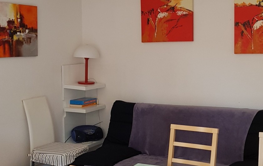 Location de vacances - Villa à Saint-Cyprien Plage - Séjour avec canapé lit 2 places