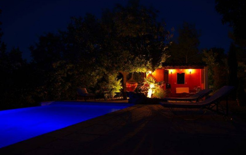 Location de vacances - Villa à Jouques - Piscine pool-house nuit