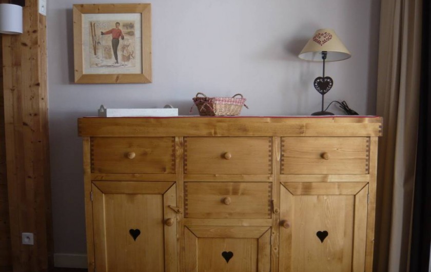 Location de vacances - Appartement à Méribel-Mottaret - vaisselier séjour