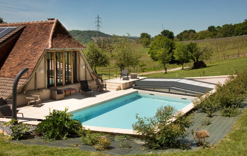 Location de vacances - Villa à Beaulieu-sur-Dordogne - La piscine devant la baie soleil levant