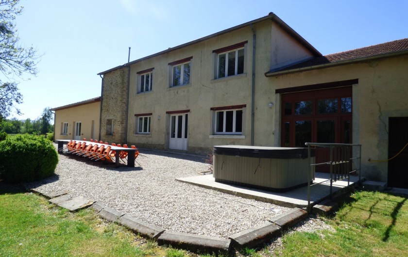 Location de vacances - Gîte à Nouart - spa et terrasse arrière