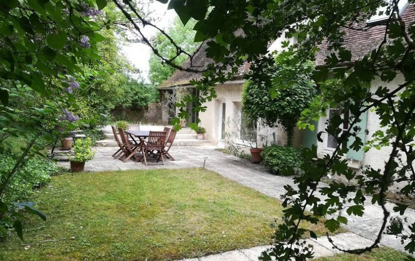 Location de vacances - Gîte à Saint-Georges-sur-Baulche - Vue, terrasse