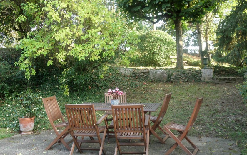 Location de vacances - Gîte à Saint-Georges-sur-Baulche - Coin repas, terrasse