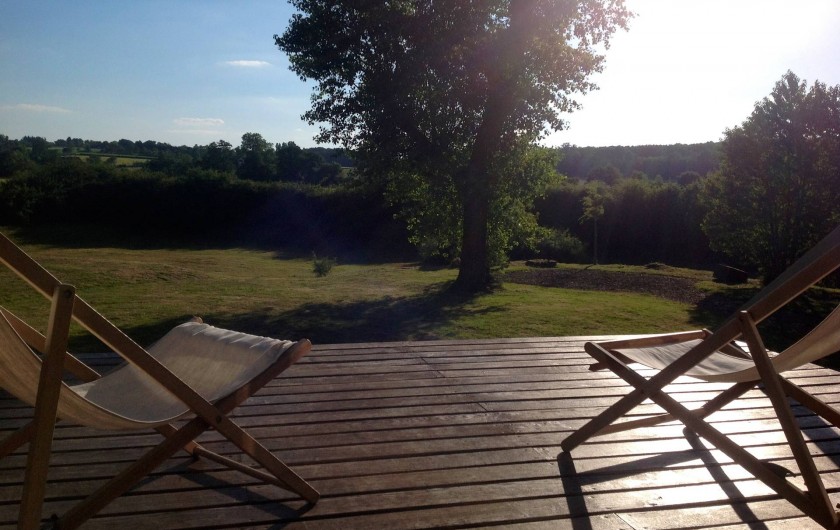 Location de vacances - Gîte à Saint-Georges-sur-Baulche - Terrasse suspendue sur la prairie