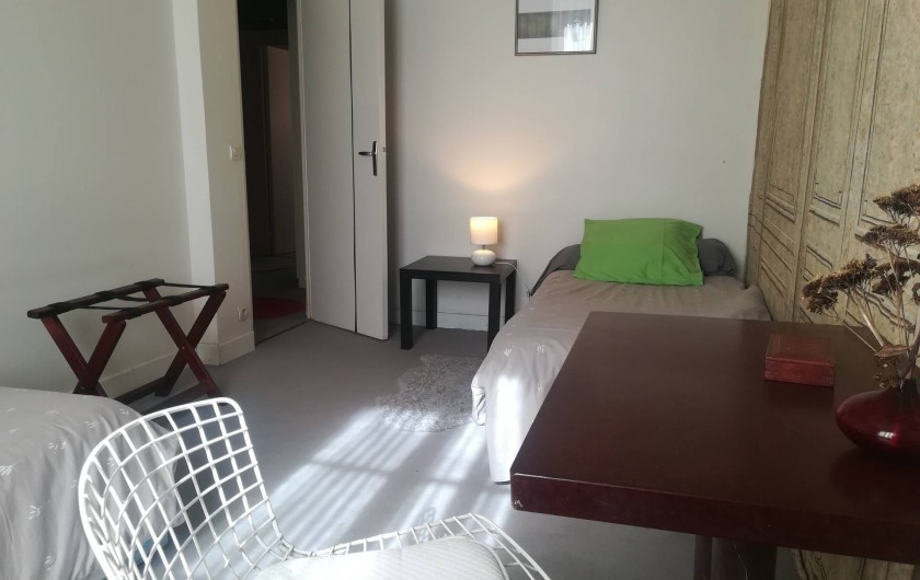 Location de vacances - Gîte à Saint-Georges-sur-Baulche - Chambre grise, 2 lits simples, RDC