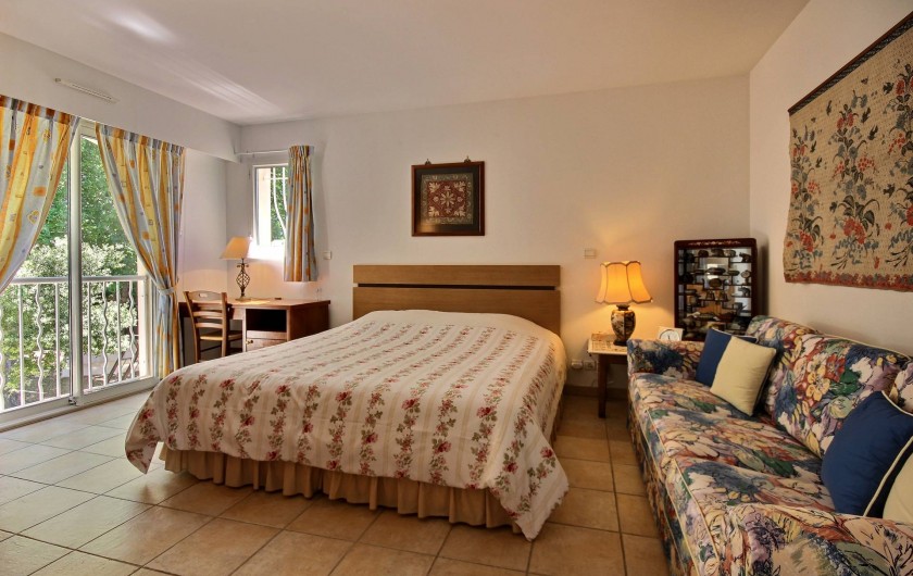 Location de vacances - Villa à Valbonne - Chambre principale à l'étage
