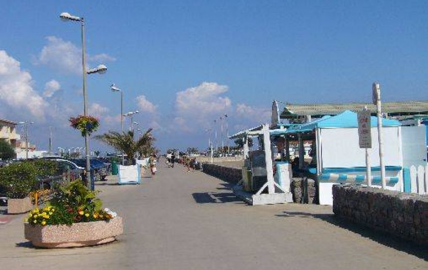 Location de vacances - Maison - Villa à Port-la-Nouvelle - grande promenade le long de la plage