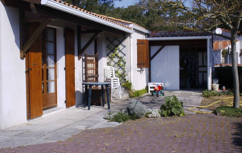 Location de vacances - Villa à La Tranche-sur-Mer - terrasse 2 avec store banne exposition èst