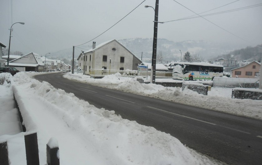 Location de vacances - Maison - Villa à Saulxures-sur-Moselotte - L'accès à la maison lors de la chute de neige