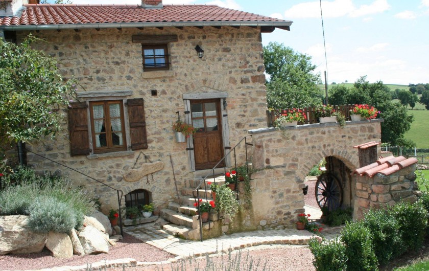 Location de vacances - Gîte à Chirassimont - Maison côté chemin