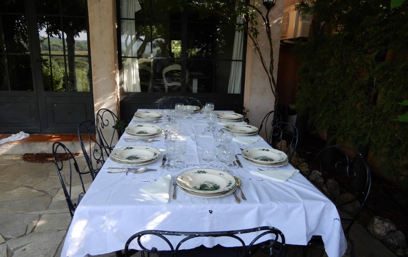 Location de vacances - Chambre d'hôtes à Ramatuelle - Table a manger Terrasse