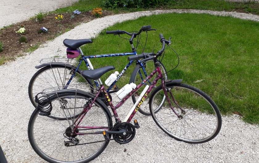 Location de vacances - Villa à Vosne-Romanée - Jardin et 2 vélos sur les 4 prêtés