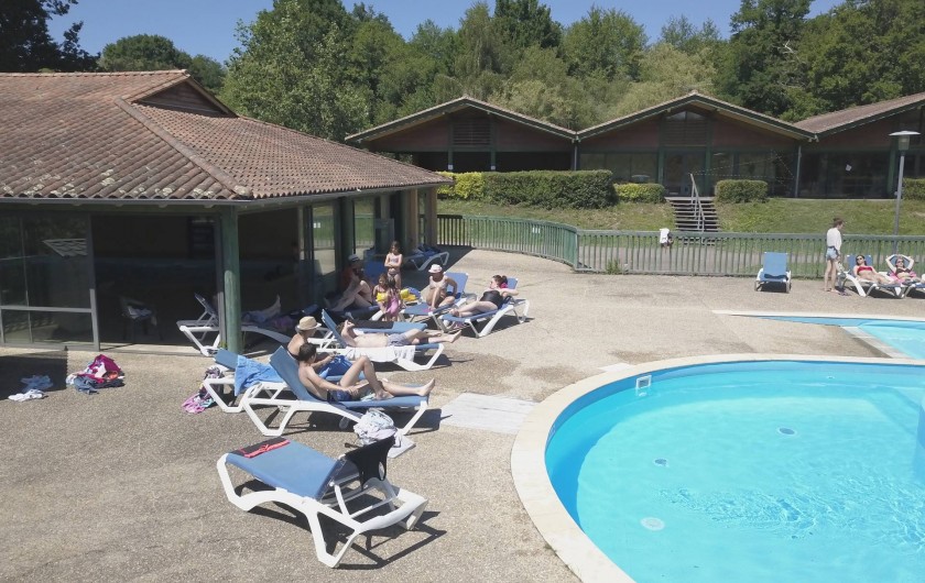 Location de vacances - Camping à Pressignac - Piscine